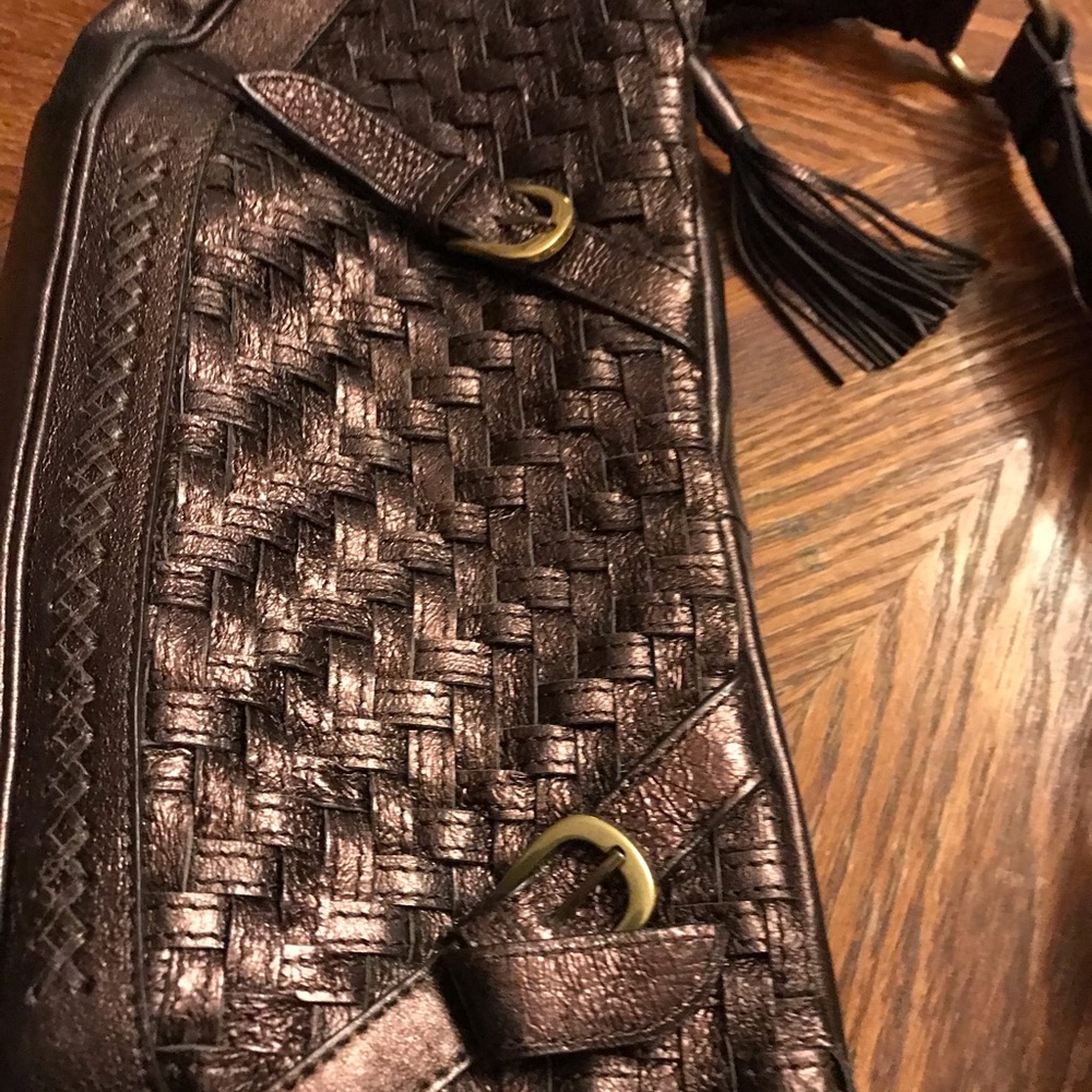 Pretty Purple Brass Weave Accented Crescent Shaped Bag! - Picture 5 of 16